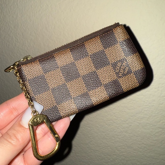 LOUIS VUITTON KEY POUCH - Picture 2 of 4